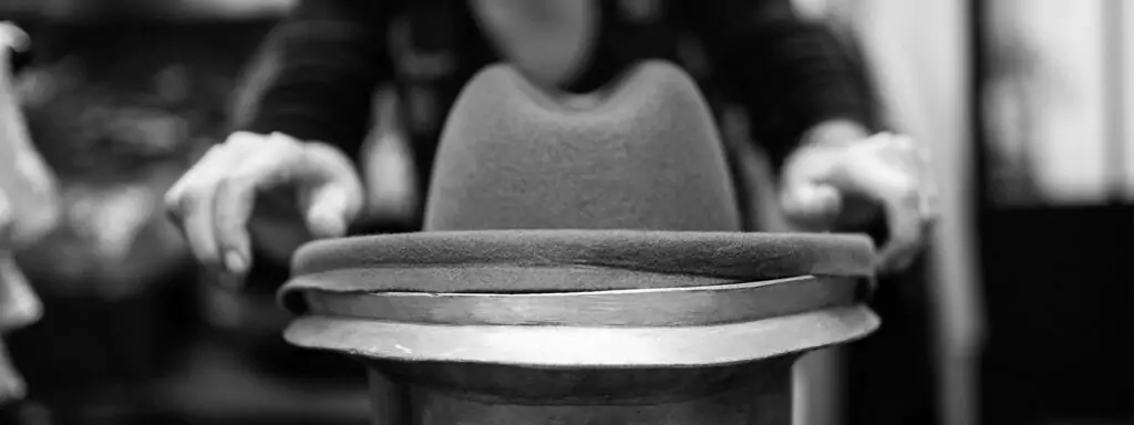 chapellerie artisanale chapeau made in France chapeaux sur mesure studio grimel